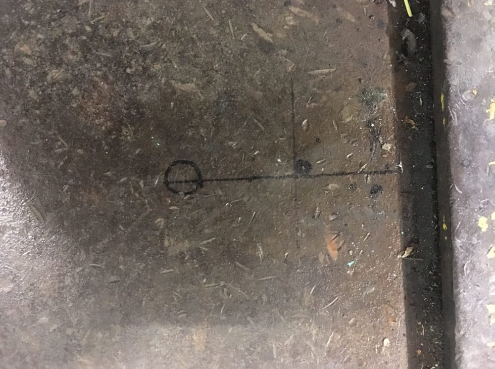 床に書かれた線